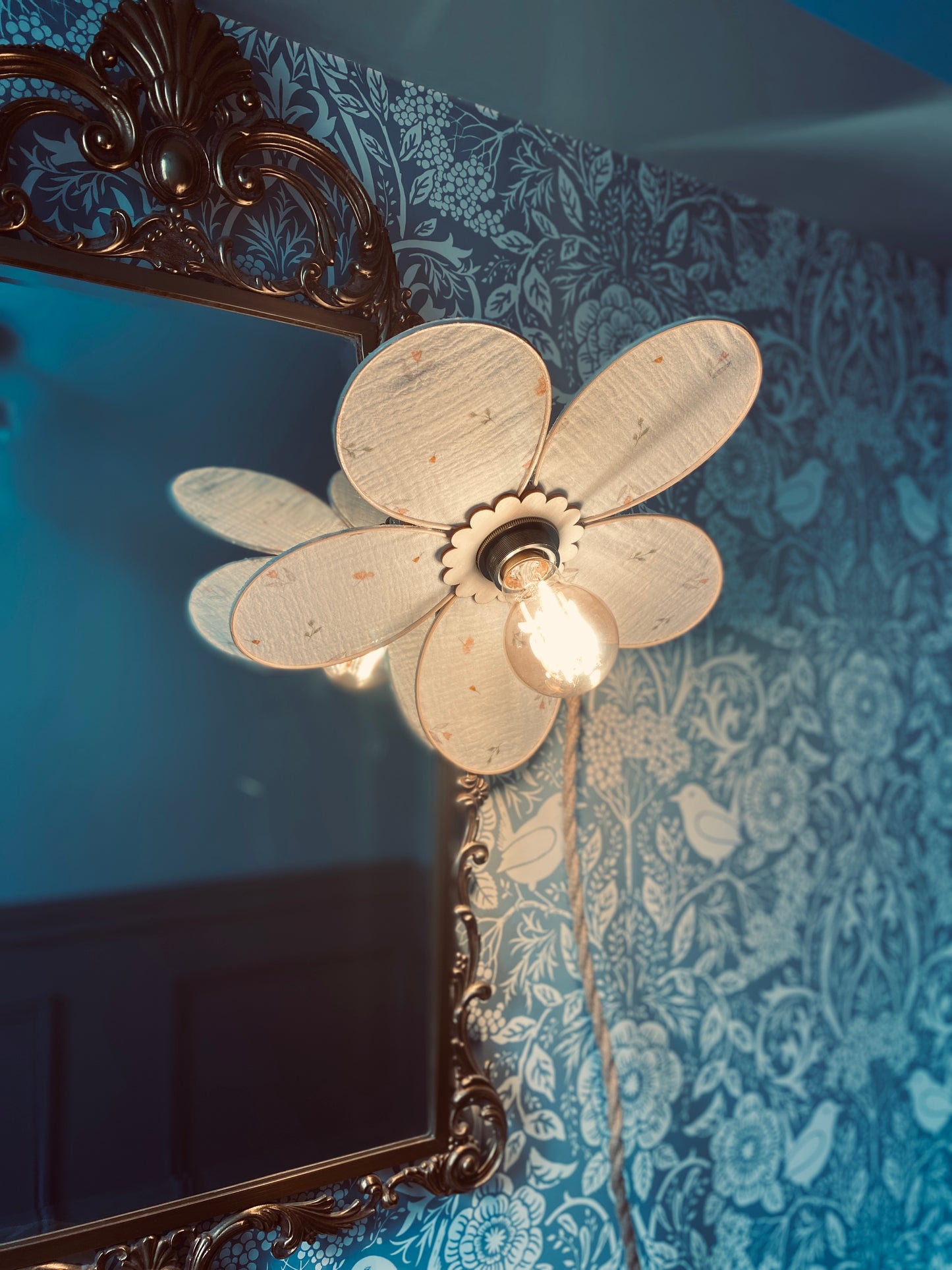 Lampe Anna gaze de coton fleuri