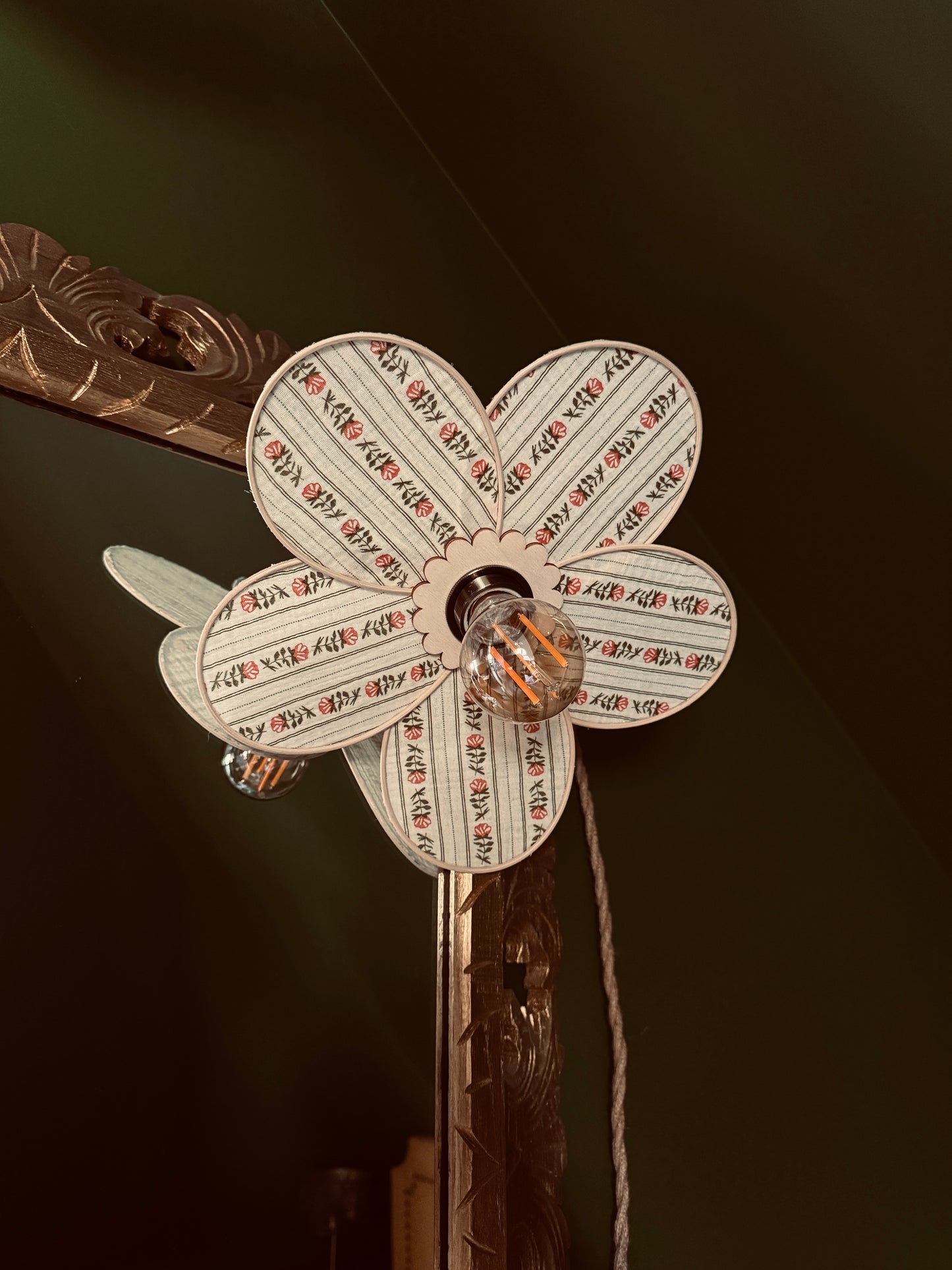 Anna – Lampe en gaze de coton fleurie | charme anglais vintage & douceur intemporelle