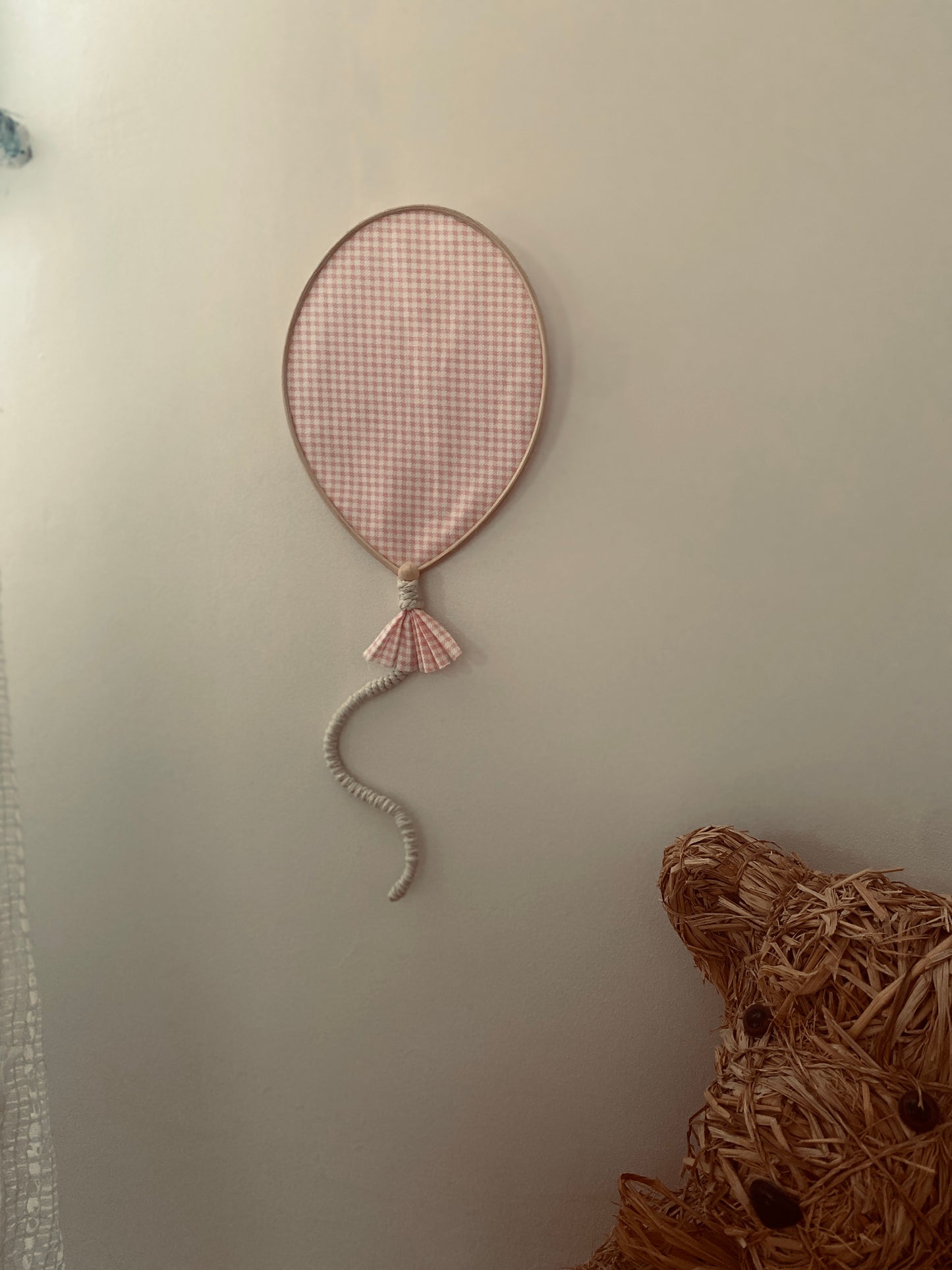 Décoration murale Ballon Madeleine vichy rose
