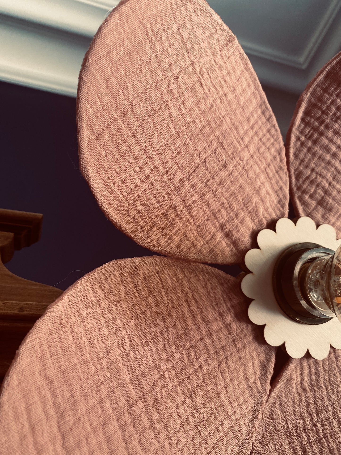Lampe Rosalie gaze de coton rose tendre