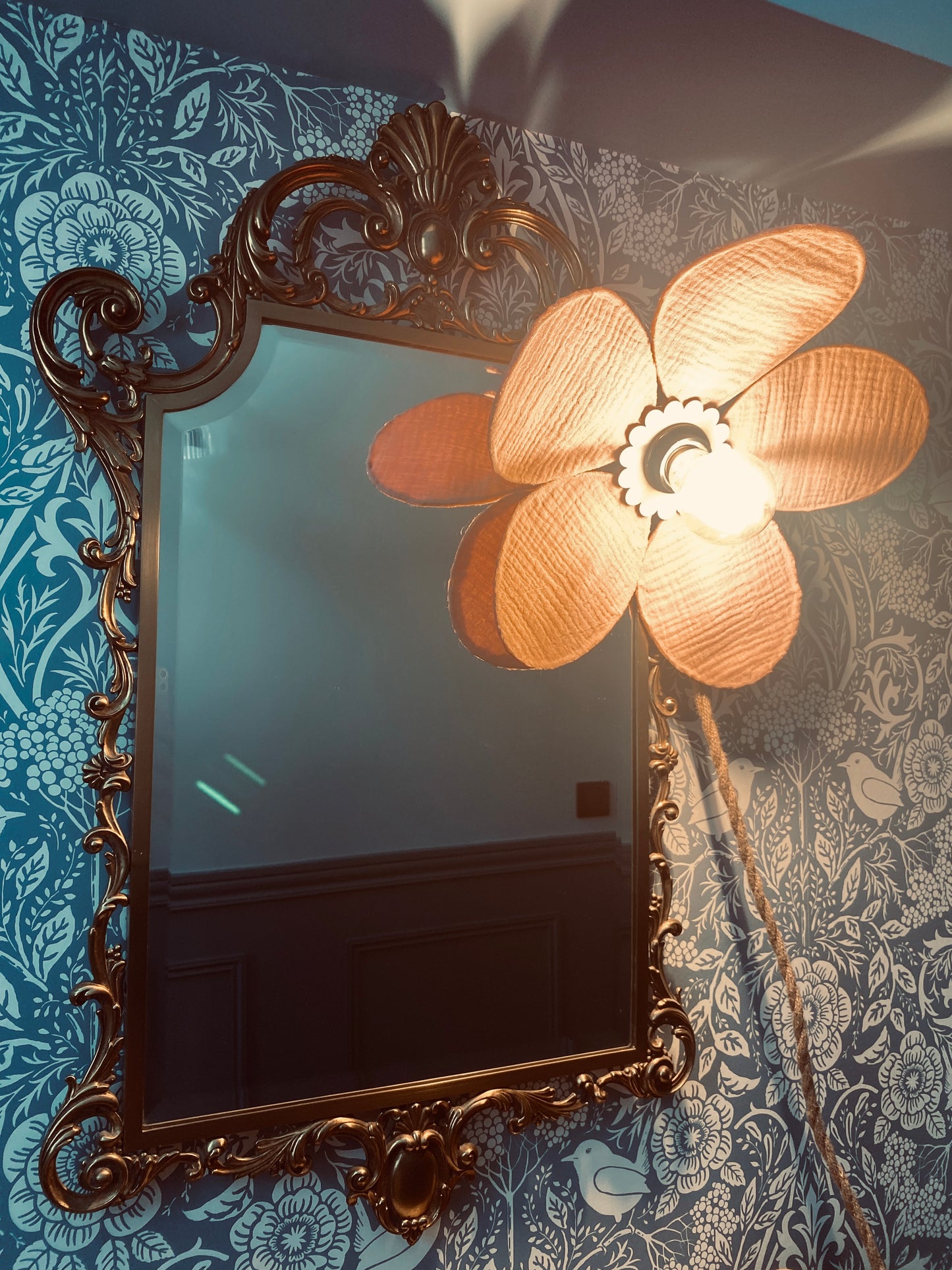 Lampe Rosalie gaze de coton rose tendre