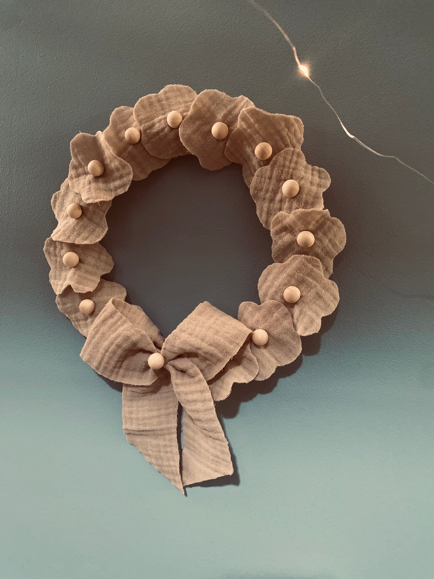 Couronne florale Augustine gaze de coton beige