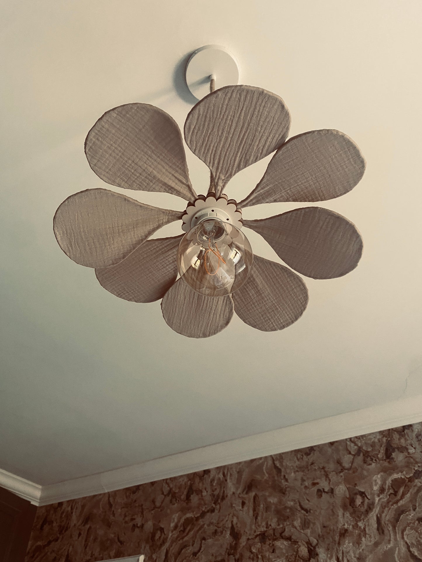 Suspension Violette gaze de coton beige