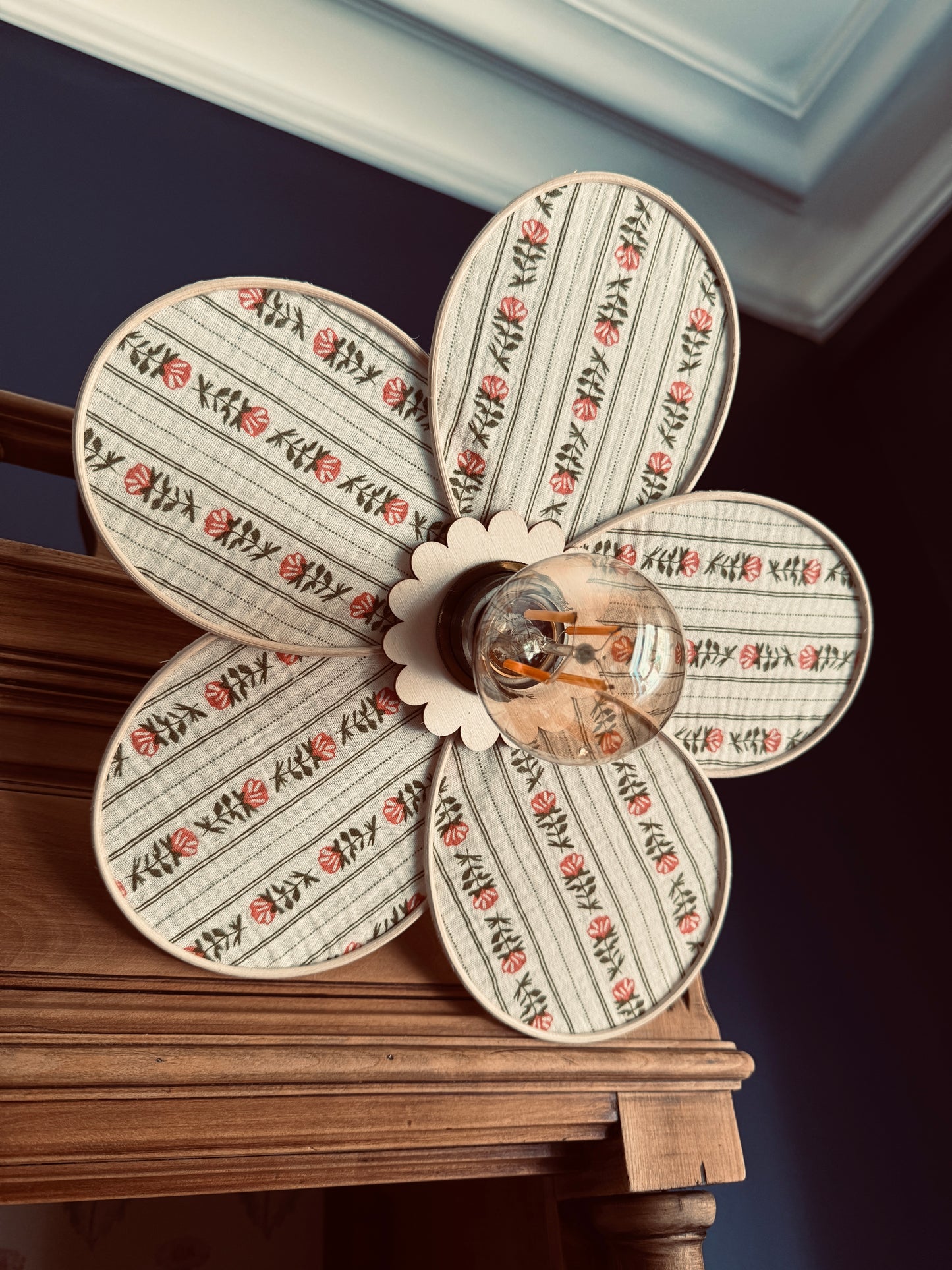 Anna – Lampe en gaze de coton fleurie | charme anglais vintage & douceur intemporelle